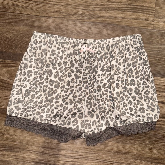 Tahari Other - Tahari Pajama Leopard Shorts